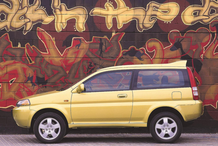 Honda HR-V 3 cửa đời 2000 sở hữu hộp số 3 cấp. (Ảnh: Car Expert)