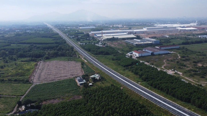 כביש מהיר ביין הואה-וונג טאו צפוי להיפתח לתנועה ב-19 בדצמבר, מה שקיצור זמן הנסיעה בין הו צ'י מין סיטי - דונג נאי - וונג טאו בלפחות 50%.
