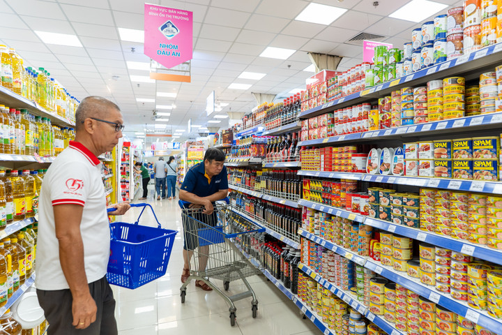 Co.opmart bổ sung hàng loạt mặt hàng thiết yếu liên tục để phục vụ nhu cầu tăng cao trong giai đoạn cao điểm mua sắm cuối năm.