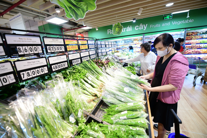 Co.opmart chủ động nguồn hàng rau ăn lá, củ quả, kịp thời bổ sung lên quầy trong bối cảnh thị trường biến động mạnh.