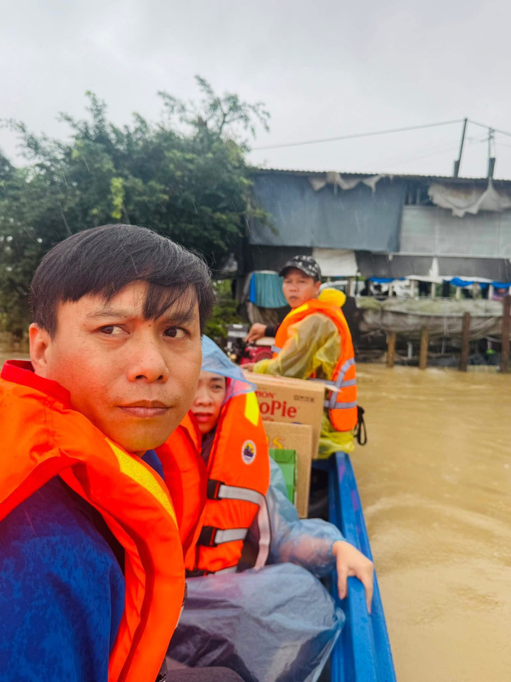 Các chuyến hàng cứu trợ đến kịp thời với người dân. (Ảnh: Fanpge MTTQ Việt Nam