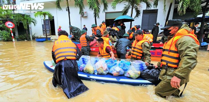 Mục tiêu xuyên suốt là không để bất kỳ hộ dân nào thiếu đói, thiếu nước sạch trong thời gian chờ cứu hộ và khi việc tiếp cận còn gặp nhiều khó khăn.