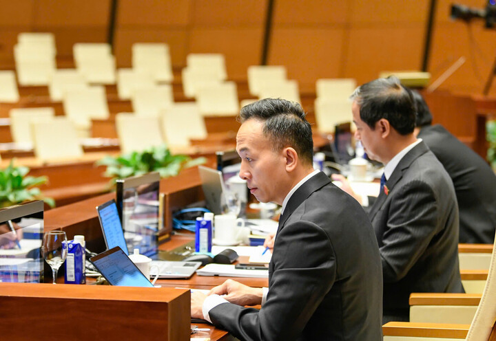 Cơ quan chủ trì soạn thảo tại phiên họp (Ảnh: Như Ý/Tiền Phong)