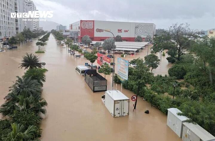 Theo chuyên gia, mưa lũ ở miền Trung đang ở mức rất nguy hiểm.