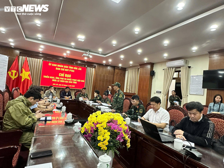 Sáng 20/11, Ban chỉ huy Phòng thủ dân sự, UBND tỉnh Đắk Lắk đã họp chỉ đạo triển khai, ứng phó và khắc phục mưa lũ trên địa bàn.