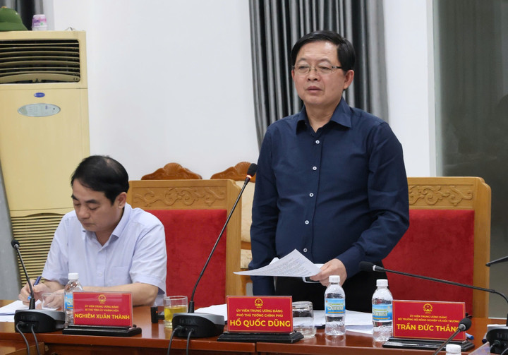 Phó Thủ tướng Hồ Quốc Dũng chủ trì cuộc họp trực tuyến với 4 địa phương: Khánh Hòa, Gia Lai, Đắk Lắk và Lâm Đồng về công tác ứng phó mưa lũ, tối 20/11. (Ảnh: VGP/Gia Huy)