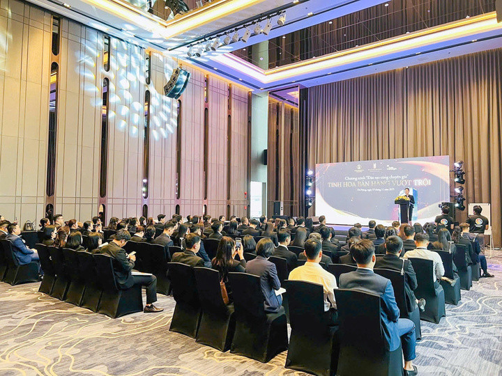 Bà Lê Thu Hằng - Chủ tịch hội đồng quản trị Foodinco Holdings - đại diện chủ đầu tư phát biểu khai mạc chương trình đào tạo.