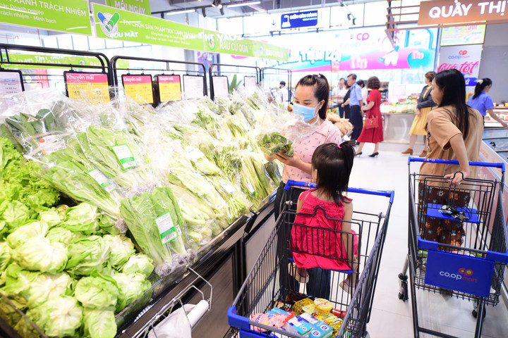 Saigon Co.op điều chỉnh giảm giá rau ăn lá ngay trong cao điểm biến động, giữ ổn định giỏ hàng thiết yếu của người dân.