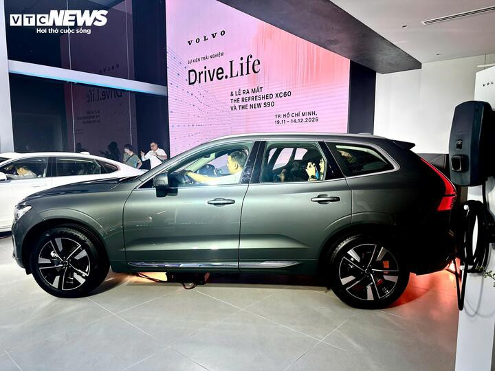 Kể từ khi ra mắt vào năm 2008, mẫu SUV 5 chỗ ngồi XC60 đã liên tục giữ vững vị thế là dòng xe bán chạy nhất của Volvo trên toàn thế giới với hơn 2,7 triệu chiếc được giao đến khách hàng. (Ảnh: Mạnh Hùng)