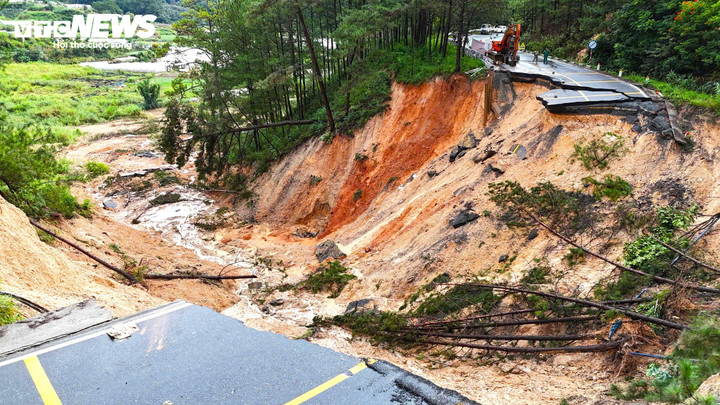 Sạt lở tại đèo Mimosa.