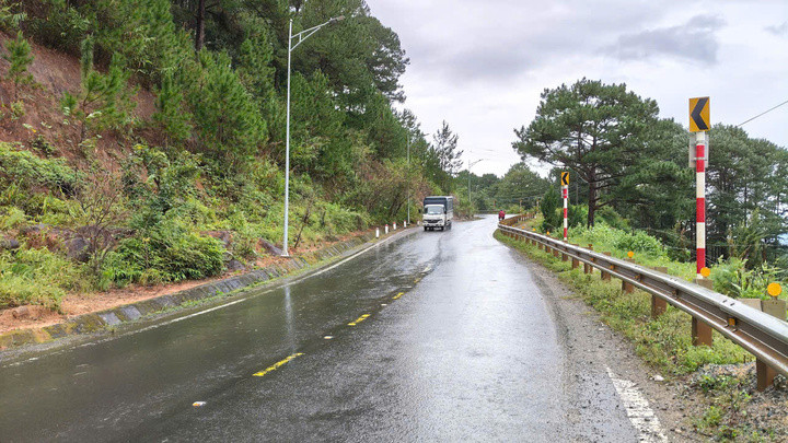 Đèo Tà Nung cấm các phương tiện có trọng tải hơn 3,5 tấn qua lại.