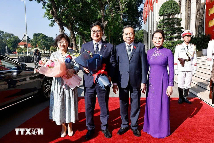 Chủ tịch Quốc hội Trần Thanh Mẫn và Phu nhân chủ trì lễ đón Chủ tịch Quốc hội Đại Hàn Dân Quốc Woo Won-shik và Phu nhân thăm chính thức Việt Nam. (Ảnh: Doãn Tấn/TTXVN)