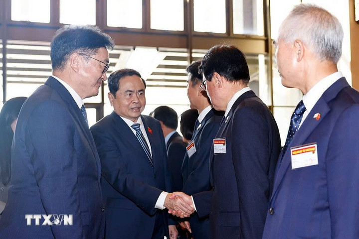 Chủ tịch Quốc hội Trần Thanh Mẫn với đoàn đại biểu Hàn Quốc. (Ảnh: Doãn Tấn/ TTXVN)