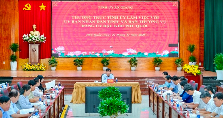 صحنه در جلسه کاری.