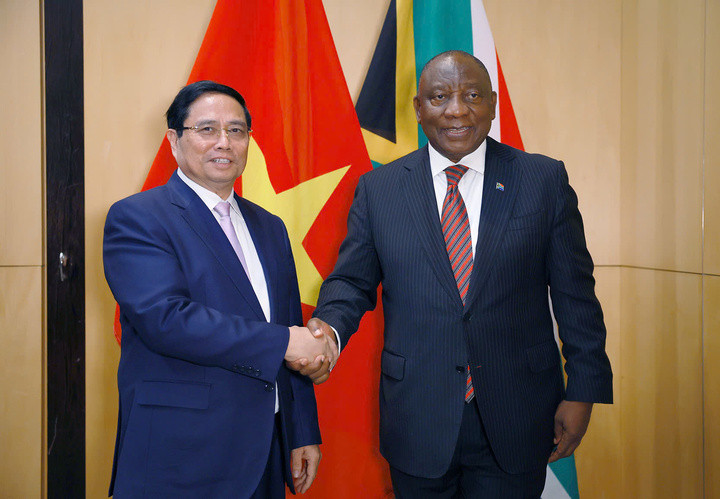 Thủ tướng Chính phủ Phạm Minh Chính và Tổng thống Nam Phi Cyril Ramaphosa - Ảnh: VGP/Nhật Bắc