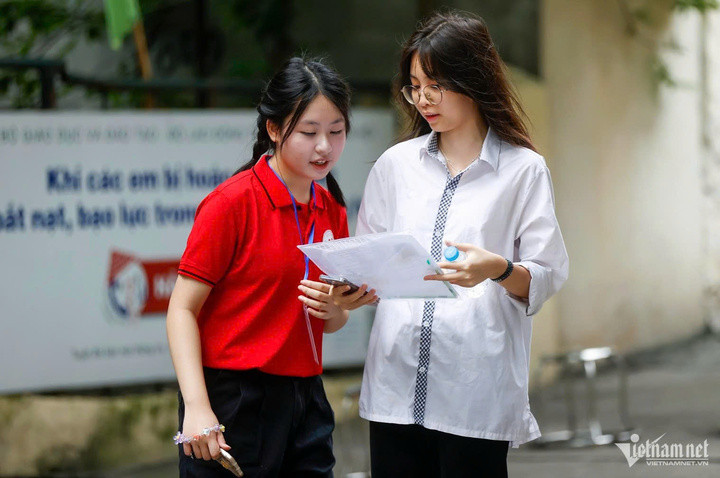 Thí sinh dự thi lớp 10 ở Hà Nội năm 2025 (Ảnh: Vietnamnet)