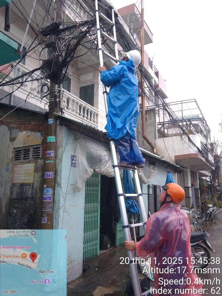 Když voda opadla, technické týmy VNPT byly okamžitě přítomny, aby problém vyřešily.