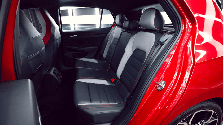 Hệ thống 2 ghế sau của Volkswagen GTI và R cũng được tinh chỉnh mang nét đẹp thời thượng. (Ảnh: Mototrend)
