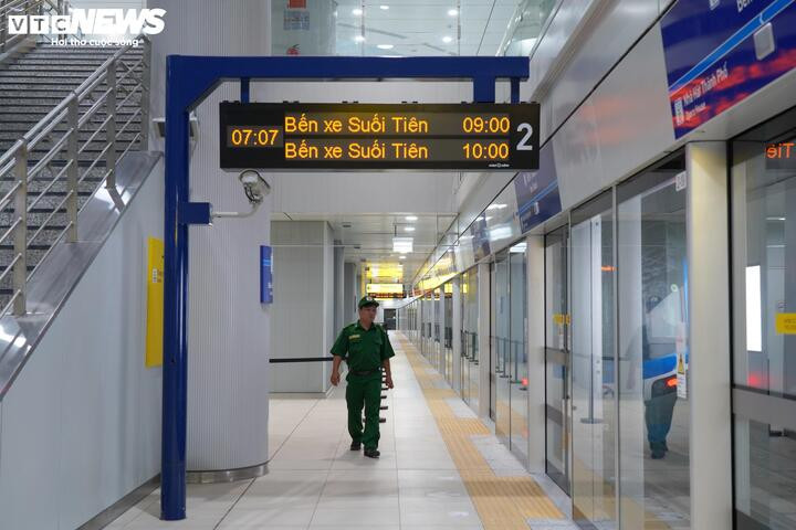 TP.HCM mở 14 điểm tiếp nhận hàng cứu trợ tại các nhà ga Metro, ưu tiên quần áo và nhu yếu phẩm để hỗ trợ đồng bào chịu ảnh hưởng mưa lũ.