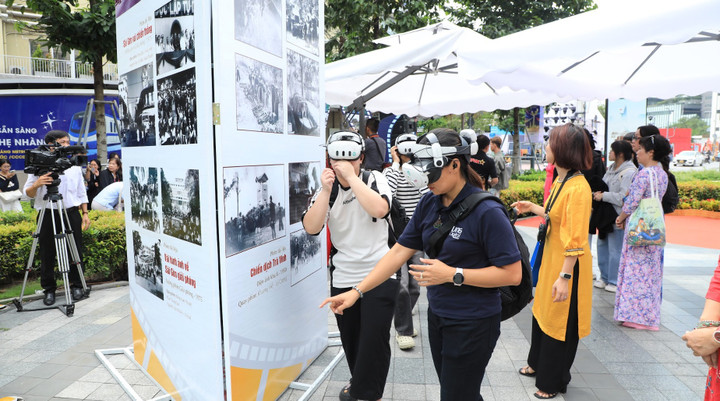 Triển lãm về TP.HCM qua góc nhìn điện ảnh bằng công nghệ thực tế ảo gây chú ý - 1