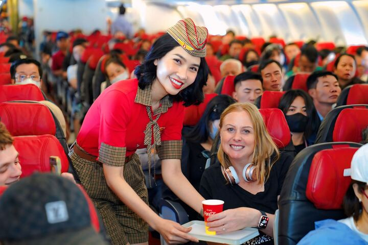 Vietjet khởi động chuỗi ưu đãi 'Biết ơn mình' với triệu vé bay giảm giá đến 100% - 2