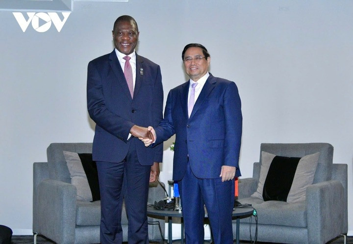 Thủ tướng Phạm Minh Chính gặp Phó Tổng thống Nam Phi Paul Shipokosa Mashatile.