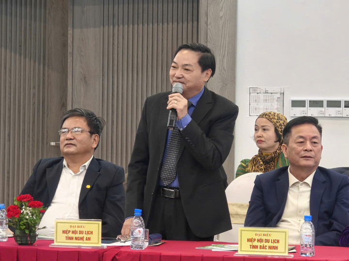 Виступив пан Нгуєн Дик Хієн, голова Туристичної асоціації провінції Нгеан.