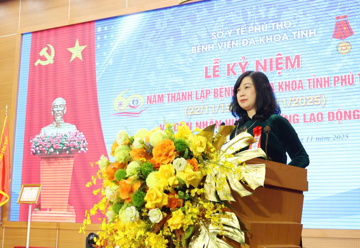Bộ trưởng Bộ Y tế Đào Hồng Lan phát biểu chúc mừng Bệnh viện Đa khoa tỉnh Phú Thọ.