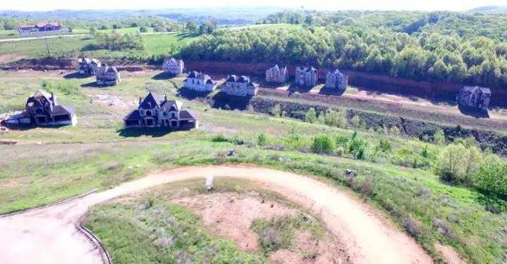 Đáng ngạc nhiên, nơi đây lại trở thành một điểm đến giải trí hàng đầu tại Mỹ, thu hút 9 triệu du khách mỗi năm. (Ảnh: Realtor.com)