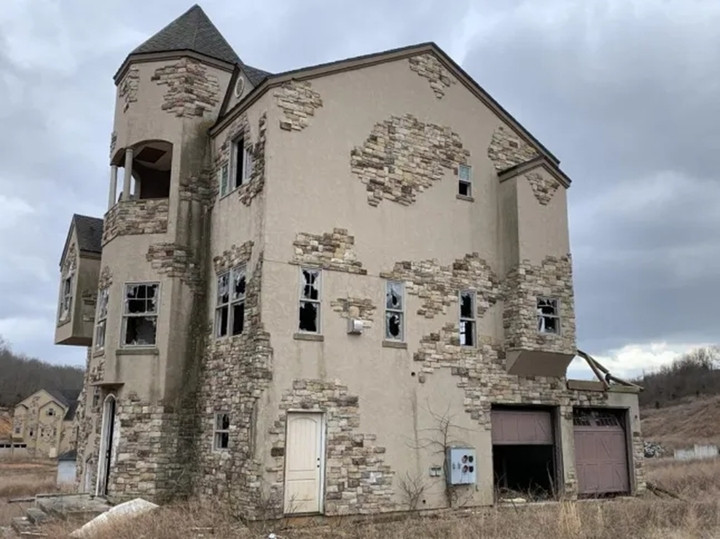 Khu đất rộng 900 mẫu Anh này cũng được lên kế hoạch xây dựng một khách sạn với gần 400 phòng. Các kế hoạch cải tạo đường cao tốc và cơ sở chăm sóc sức khỏe cũng được đưa vào khu vực. (Ảnh: Realtor.com)