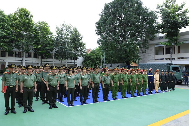 Công an Đồng Nai đưa 131 cán bộ, chiến sỹ đến Đắk Lắk hỗ trợ khắc phục hậu quả bão lũ. (Ảnh: CAĐN)