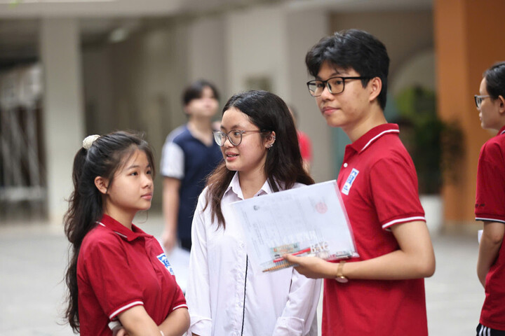 2025년 고등학교 졸업시험 응시자들 (일러스트 사진)