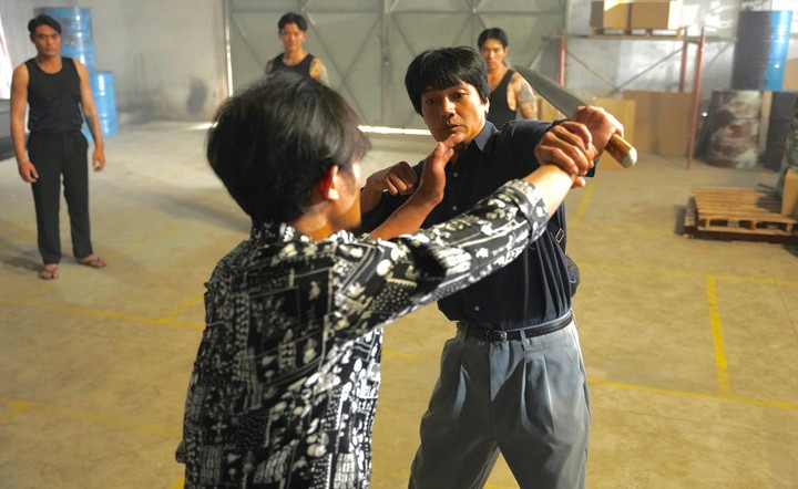 Các mảng hành động được dàn dựng mượt mà.