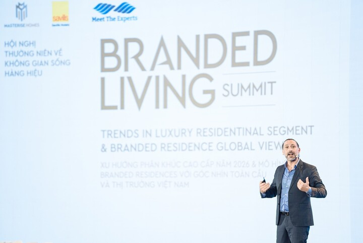 Ông Mauro Gasparotti, Giám đốc Cấp cao Savills Hotels Đông Nam Á, chia sẻ tại phiên thảo luận “Đón đầu phân khúc cao cấp – Xu hướng 2026”.