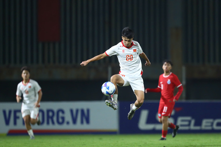 U17 Việt Nam áp đảo U17 Singapore. (Ảnh: Kim Chi)