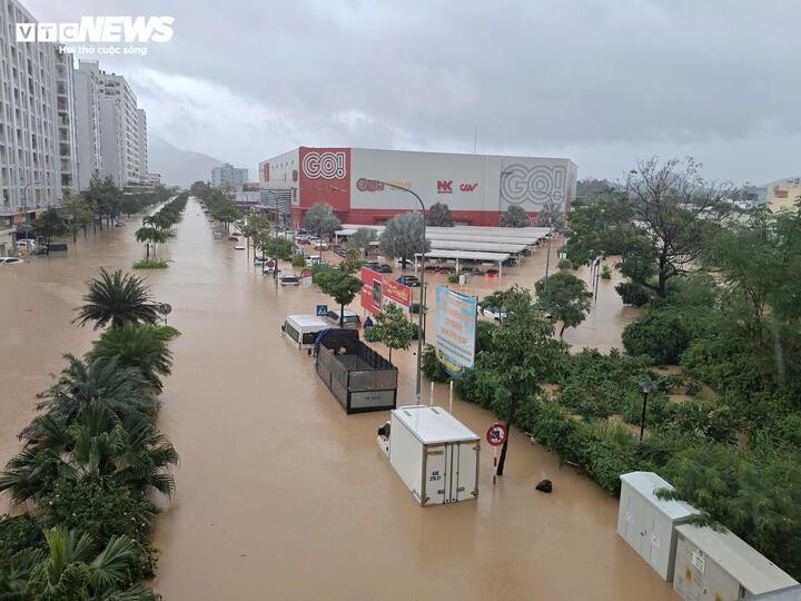 Khánh Hòa vừa hứng chịu trận lũ lịch sử.