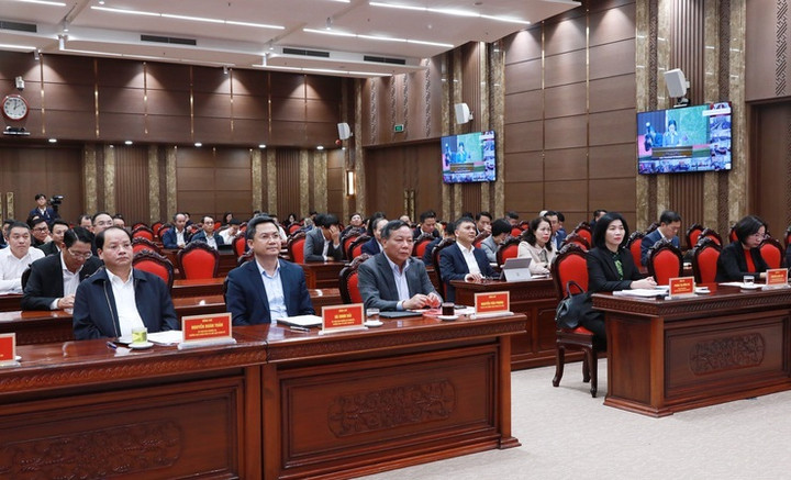 Quang cảnh cuộc họp.