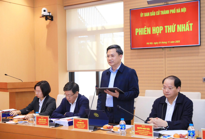 Các đại biểu phát biểu tại cuộc họp.