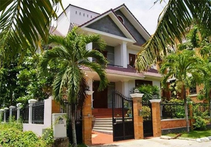 Trước cổng nhà nên trồng cây cau vừa tạo không gian thoáng đáng, vừa có ý nghĩa về phong thuỷ. (Ảnh: KP)