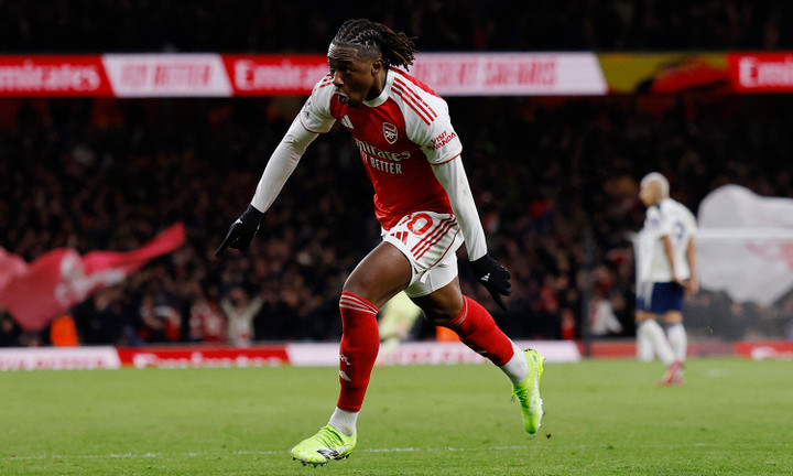 Arsenal áp đảo hoàn toàn trong hiệp 1. (Ảnh: Reuters)