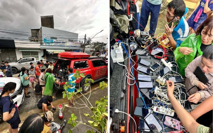 Anh Mẫn Phan cùng đội cứu trợ từ TP.HCM đã chạy xe xuyên đêm, mang theo nguồn điện để người dân sạc điện thoại.