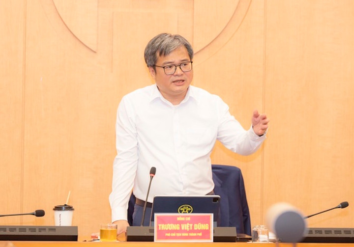 Phó Chủ tịch UBND TP Hà Nội Trương Việt Dũng phát biểu chỉ đạo tại cuộc họp.