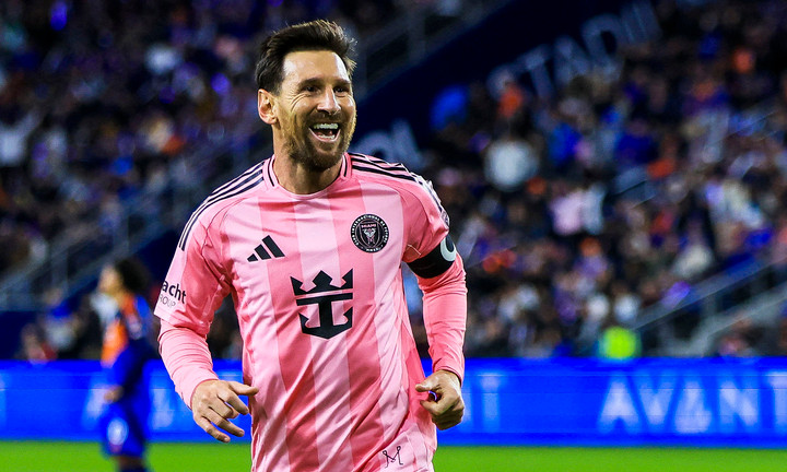 Messi chạm mốc 42 bàn thắng, 20 pha kiến tạo. (Ảnh: Reuters)
