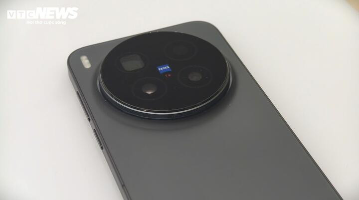 Cụm camera ZEISS trên vivo X300 Pro. (Ảnh: Mạnh Hùng)