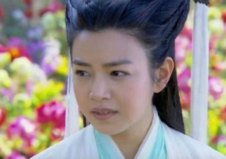 'Tiểu Long Nữ xấu nhất màn ảnh': Từng tốt nghiệp tại Mỹ, U50 trẻ đẹp sau ly hôn - 1