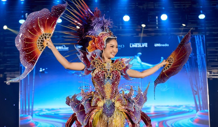 Phương Linh mang tới cuộc thi trang phục lấy cảm hứng từ hình tượng "Cá chép hoá rồng".