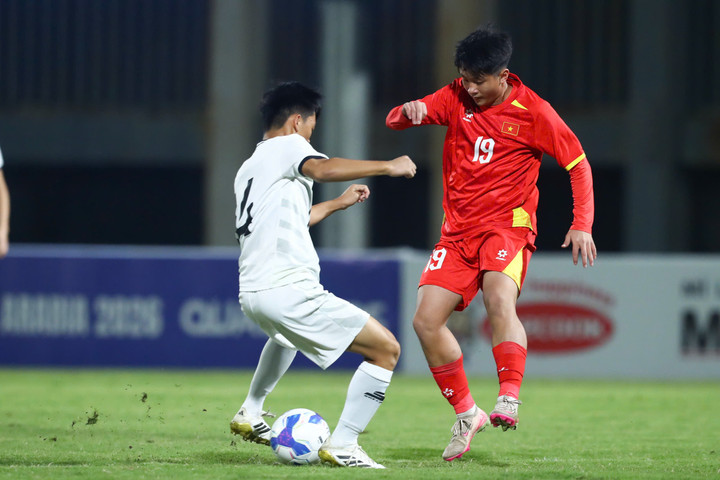 U17 Việt Nam dễ dàng áp đảo đối thủ. (Ảnh: Kim Chi)