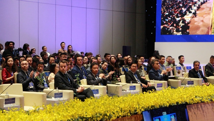 Các CEO và chuyên gia lắng nghe ý kiến cũng như hiến kế để TP.HCM phát triển. (Ảnh: Đại Việt)