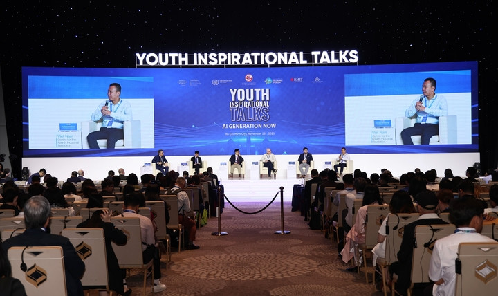 The 2025 Autumn Economic Forum organized by the Ho Chi Minh City People's Committee. (Photo: Dai Viet)