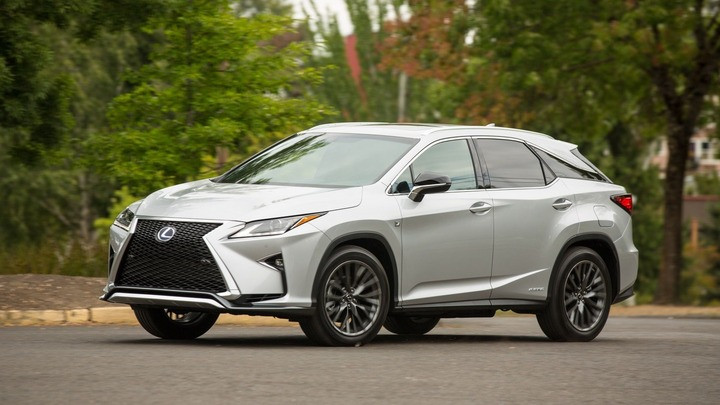 Lexus RX có 4 phiên bản với 2 tùy chọn động cơ.